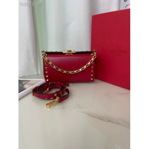 VALENTINO GARAVANI Sac bandoulière en veau Rockstud Alcove Grain V0189 rouge