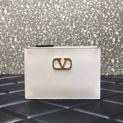 VALENTINO GARAVANI Pochette Stud Sign en cuir de veau grainé 0620 blanc