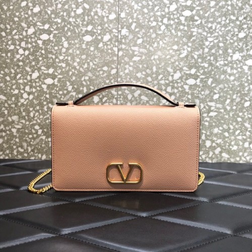 VALENTINO GARAVANI Sac à bandoulière en cuir de veau grainé Stud Sign 0680 rose