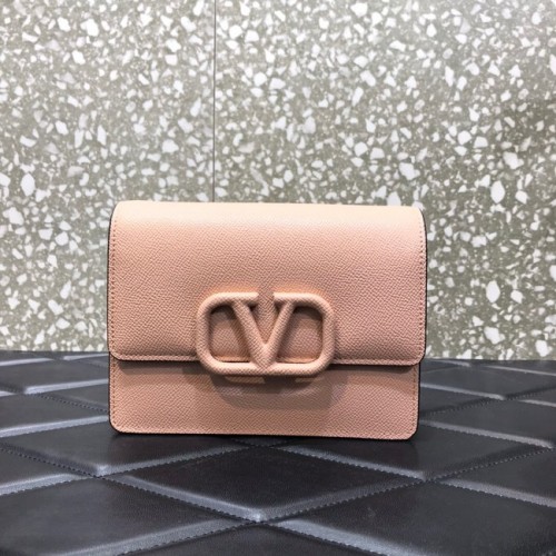 VALENTINO GARAVANI Mini sac à bandoulière en cuir de veau grainé Stud Sign 0690 rose