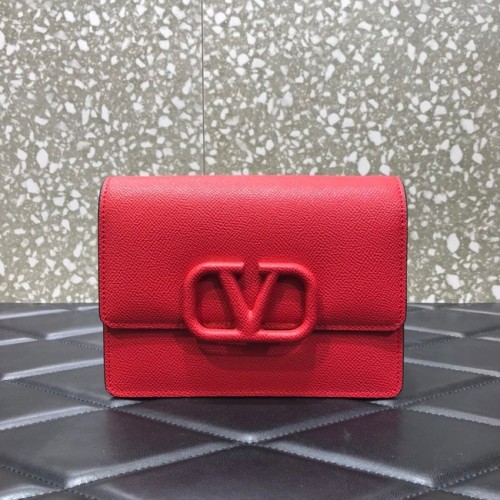 VALENTINO GARAVANI Mini sac à bandoulière en cuir de veau grainé Stud Sign 0690 rouge