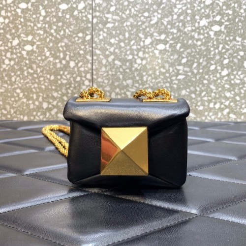 VALENTINO GARAVANI mini sac à bandoulière One Stud en peau de mouton XW0P0X98H noir