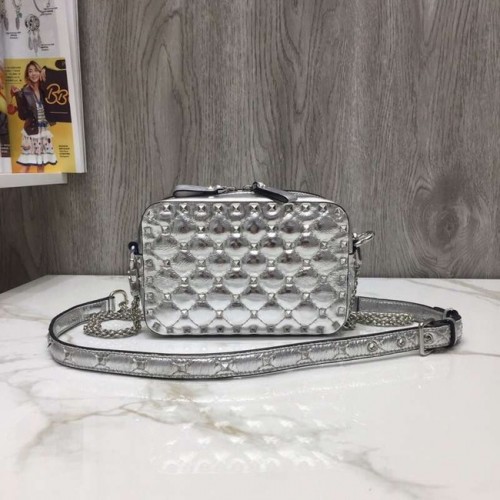 VALENTINO Sac à bandoulière pour appareil photo en cuir Rockstud 57367 argent
