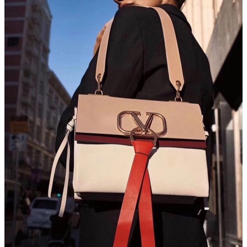 Valentino Garavani VRING Petit sac à bandoulière en cuir 00844 Abricot&blanc