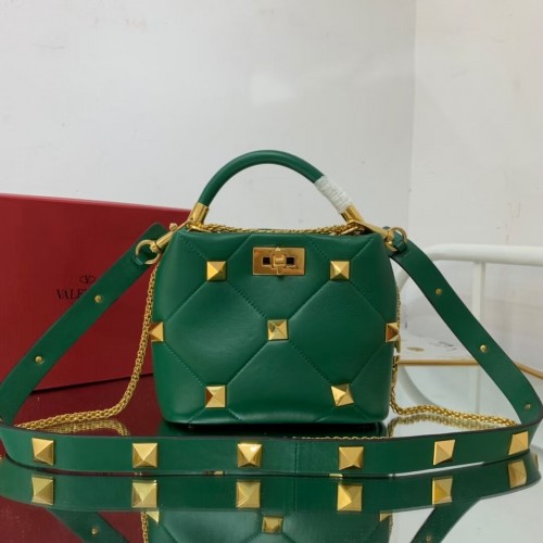 Valentino moyen Garavani Roman Stud V1198 vert