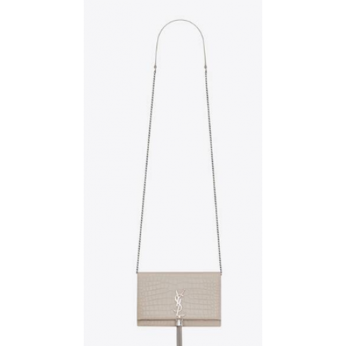 Yves Saint Laurent PORTEFEUILLE KATE CHAIN AVEC POMPON EN CUIR BRILLANT EMBOSSÉ CROCODILE 452159B BLANC
