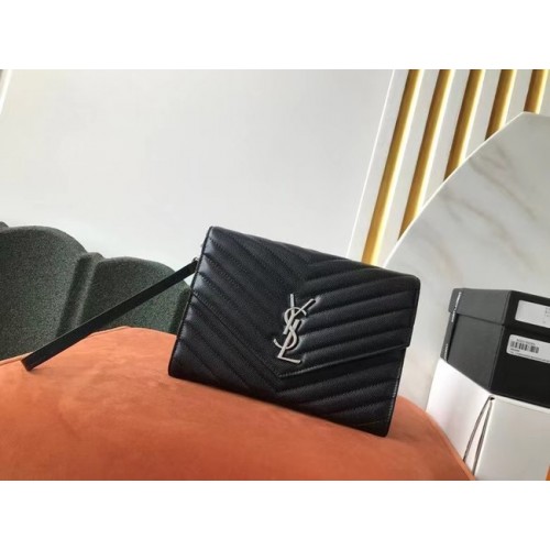 Yves Saint Laurent POCHETTE MONOGRAMME EN CUIR EMBOSSÉ GRAIN DE POUDRE MATELASSÉ B617662 noir
