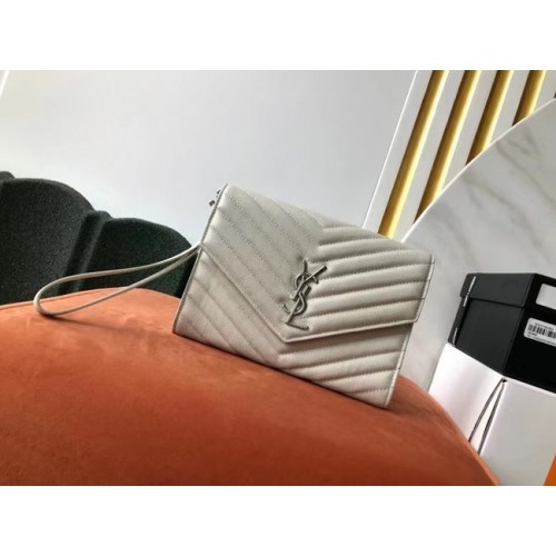 Yves Saint Laurent POCHETTE MONOGRAMME EN CUIR EMBOSSÉ GRAIN DE POUDRE MATELASSÉ B617662 blanc