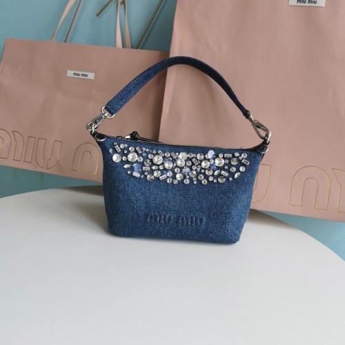 miu miu Sac à bandoulière en denim 5NB841 bleu