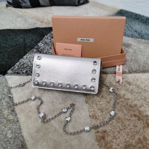 miu miu Pochette en cuir Matelasse Nappa 5DH044 argent