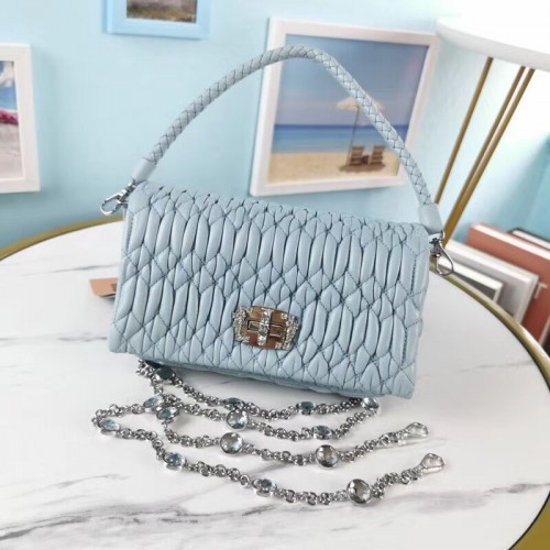 miu miu Matelasse Sac à bandoulière en cuir nappa 5BP012M bleu clair