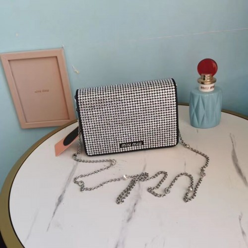 miu miu Matelasse Sac à bandoulière en cuir nappa 5BT064 noir