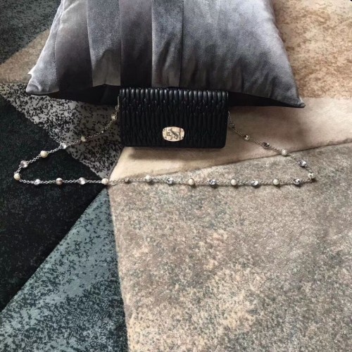 miu miu Matelasse Sac à bandoulière en cuir nappa 5DH044A noir