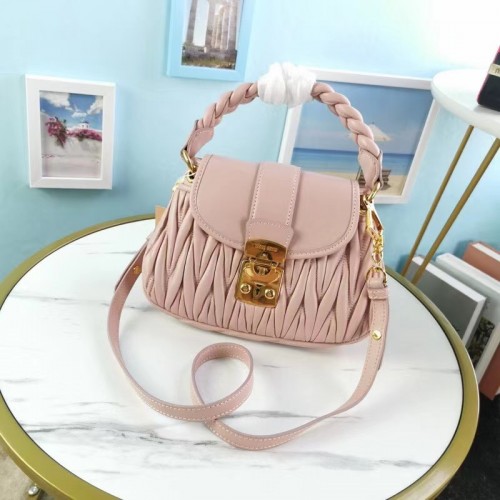 miu miu Matelasse Sac à main en cuir nappa 6998 rose