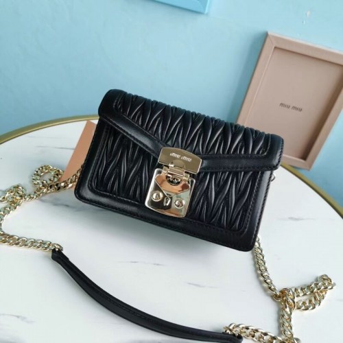 miu miu Matelasse Mini sac à bandoulière en cuir nappa 5BD099 noir