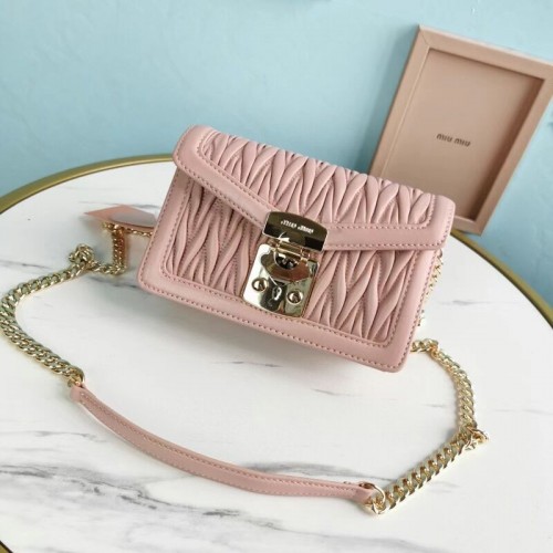 miu miu Matelasse Mini sac à bandoulière en cuir nappa 5BD099 rose