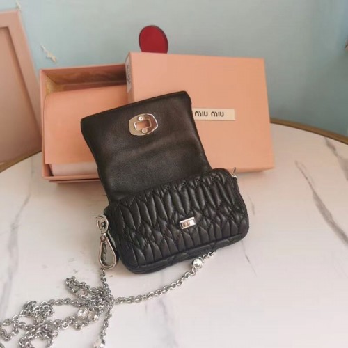 miu miu Matelasse Mini sac à bandoulière en cuir nappa 5TT124 noir