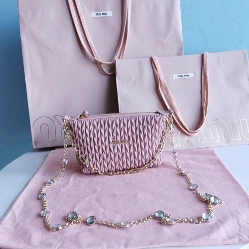 miu miu Matelasse Mini sac à bandoulière en cuir nappa 6BE641 rose