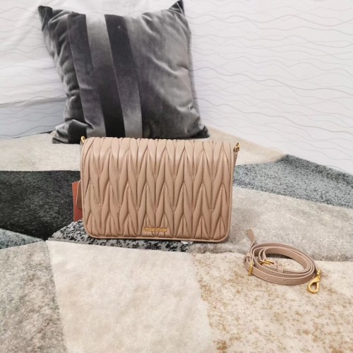 miu miu Matelasse Sac à bandoulière en cuir nappa 5BG163 Abricot